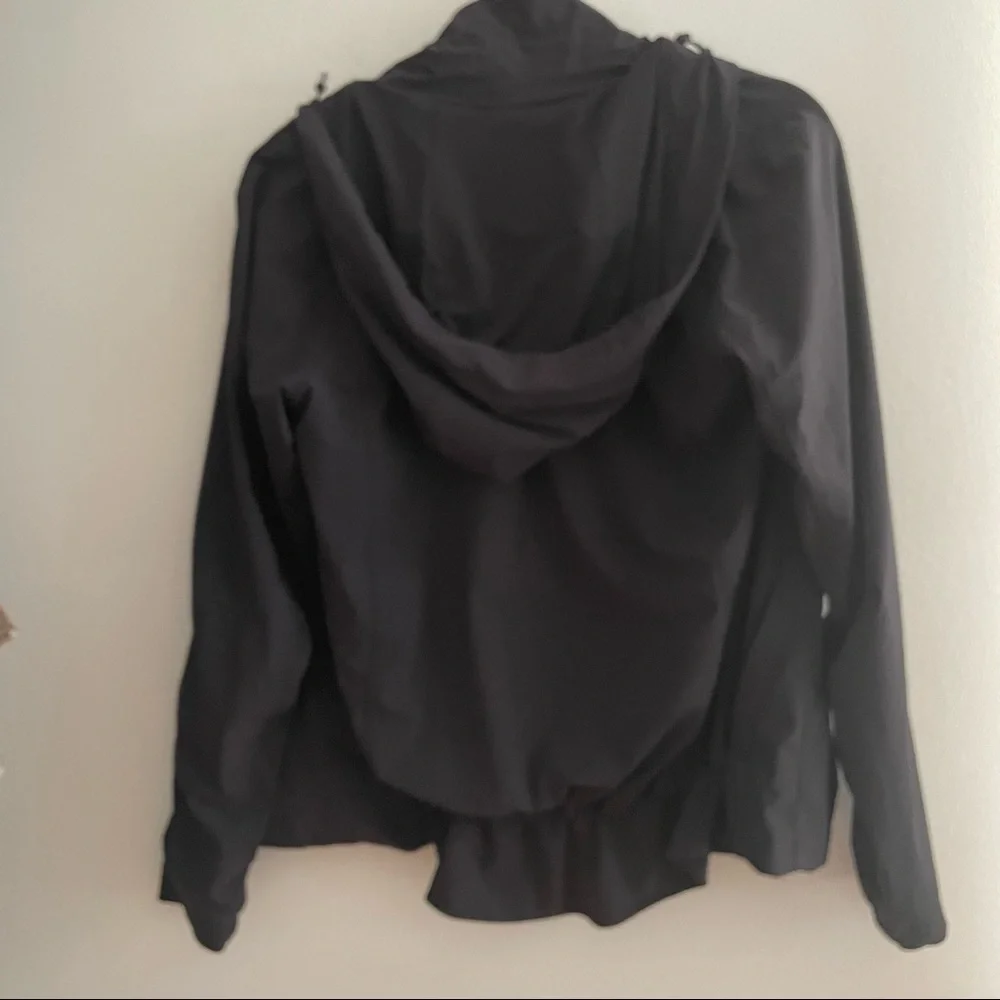 Lululemon Black Women Jacket with Hoodie and lining Size 4